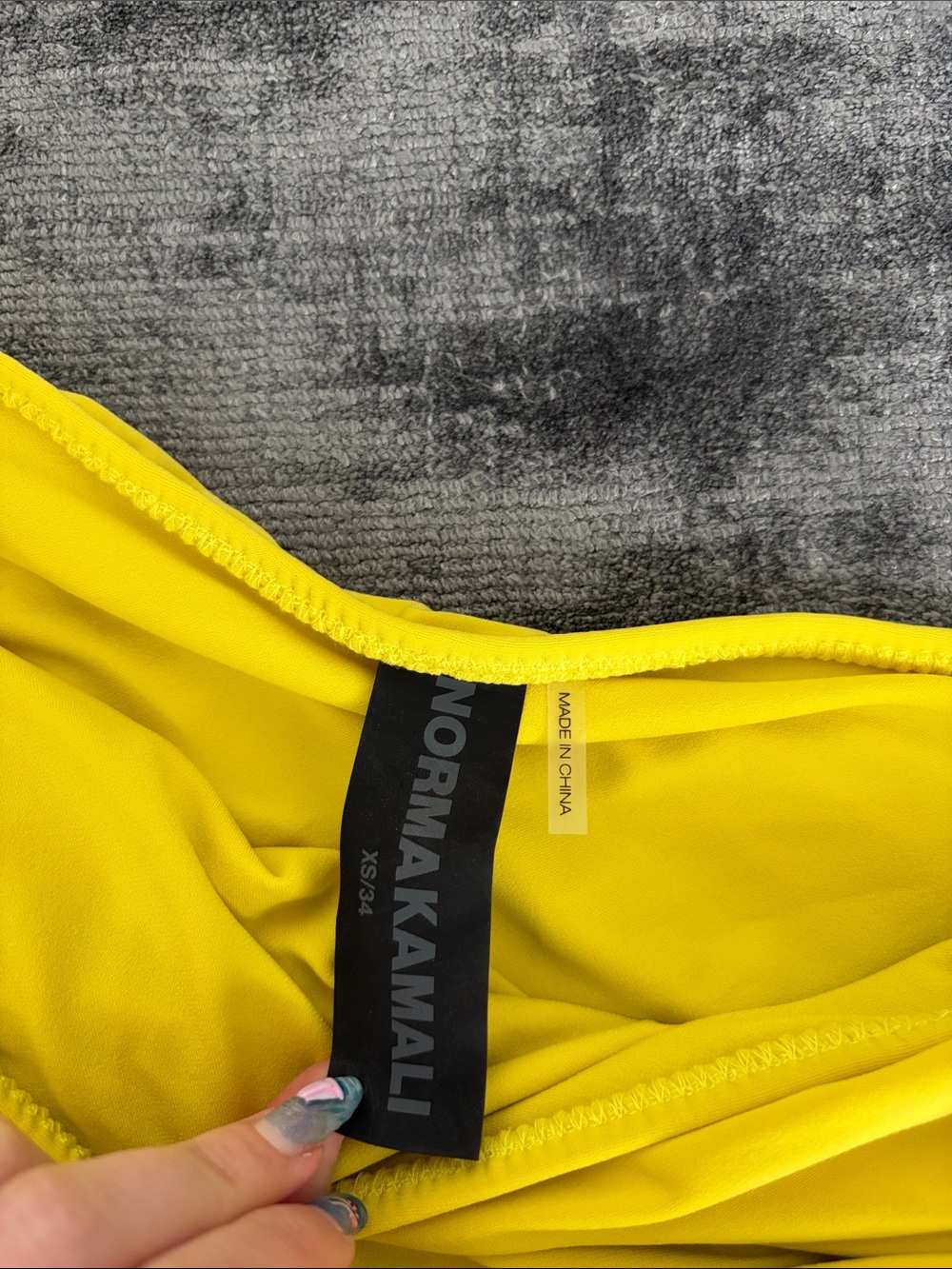 Norma Kamali Yellow One-Shoulder Ruched Crop Top - Picture 2 of 3